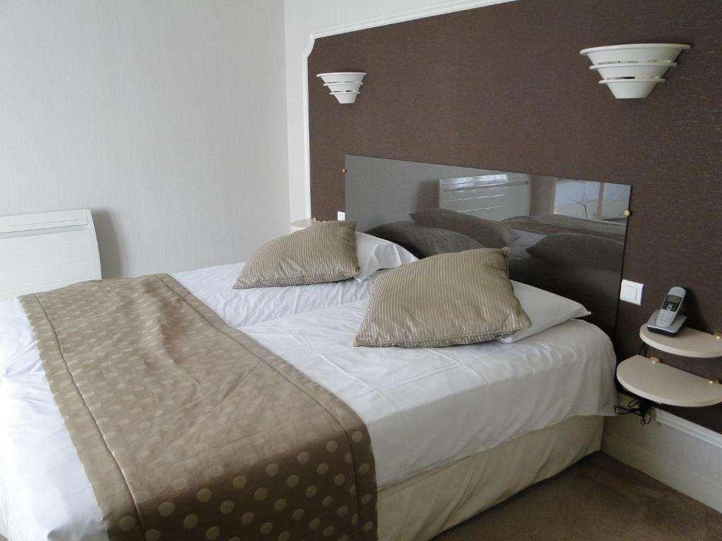 Logis Auberge Bienvenue Doué-la-Fontaine Kamer foto