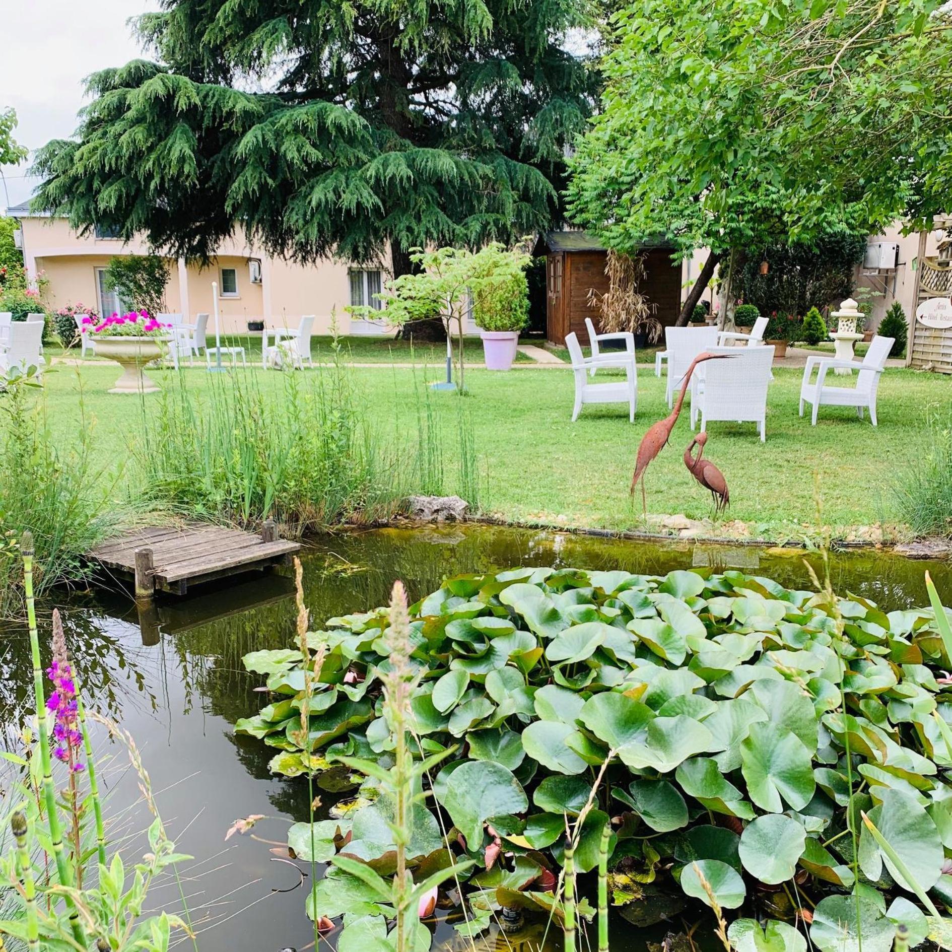Logis Auberge Bienvenue Doué-la-Fontaine Buitenkant foto