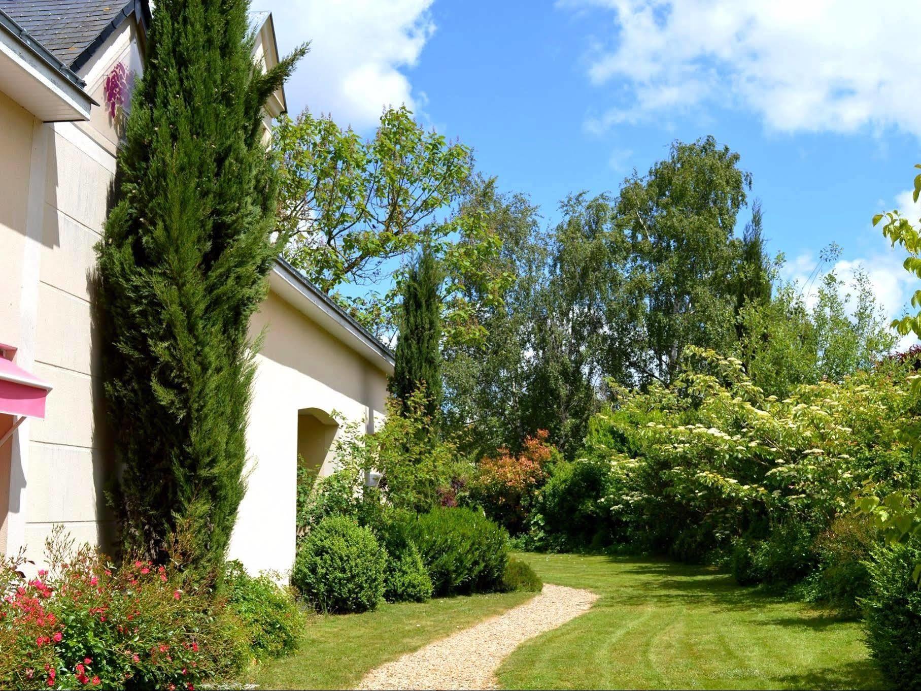 Logis Auberge Bienvenue Doué-la-Fontaine Buitenkant foto