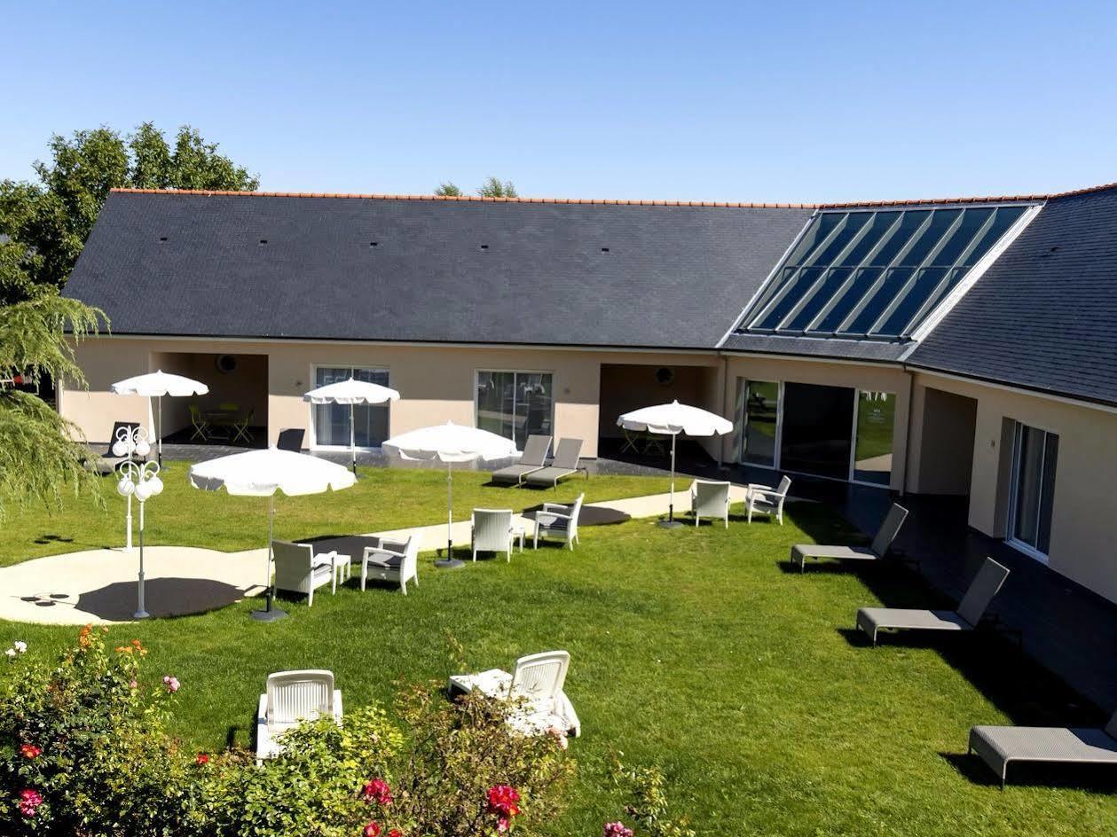 Logis Auberge Bienvenue Doué-la-Fontaine Buitenkant foto